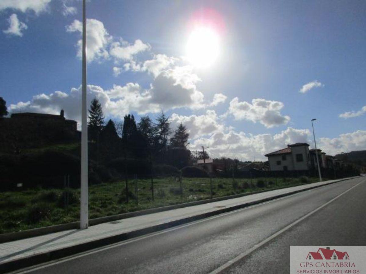 For sale of land in Piélagos