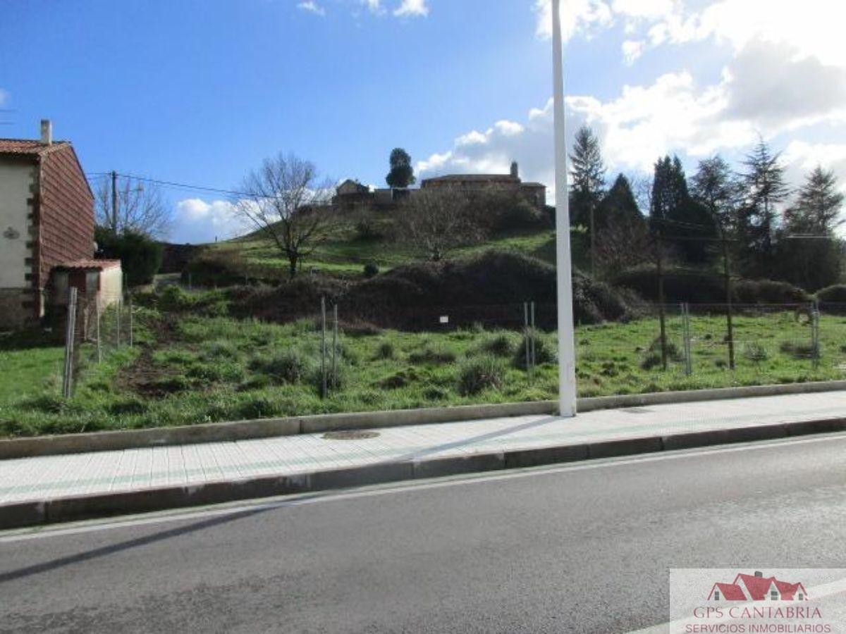 For sale of land in Piélagos