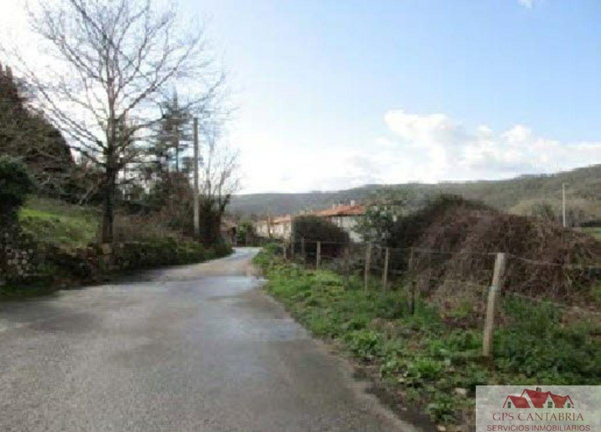 For sale of land in Piélagos