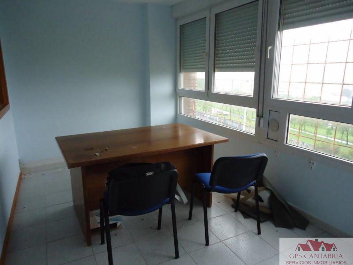 For sale of commercial in Santander
