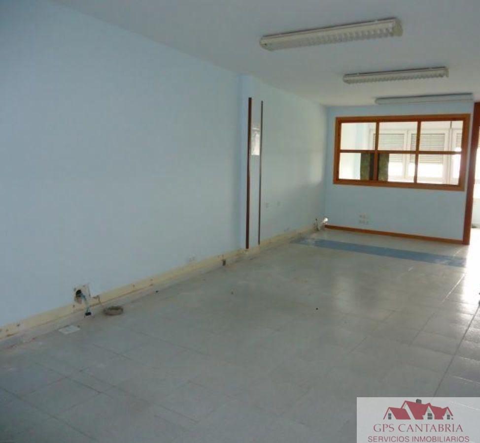 For sale of commercial in Santander