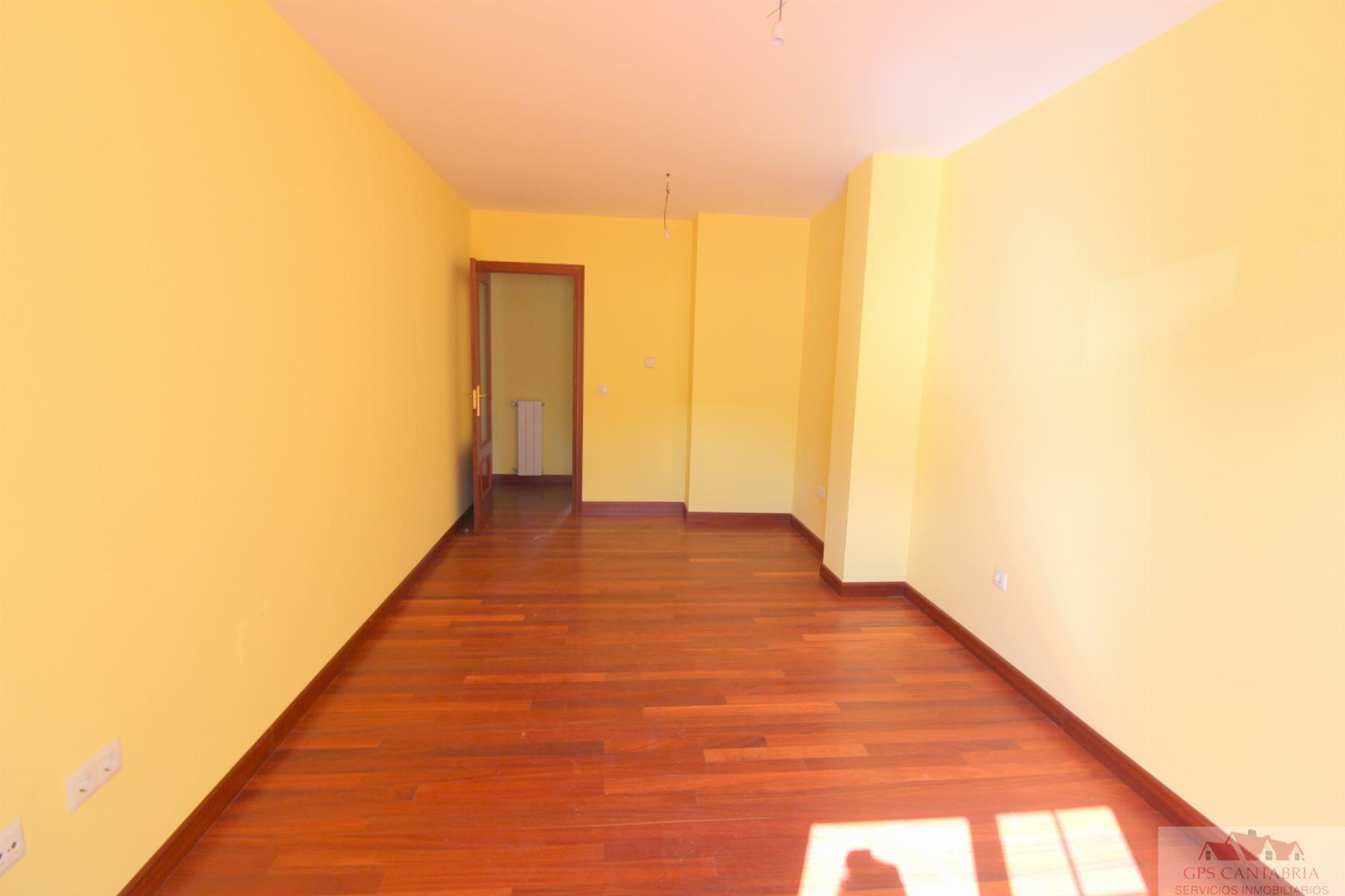 For sale of ground floor in Reinosa