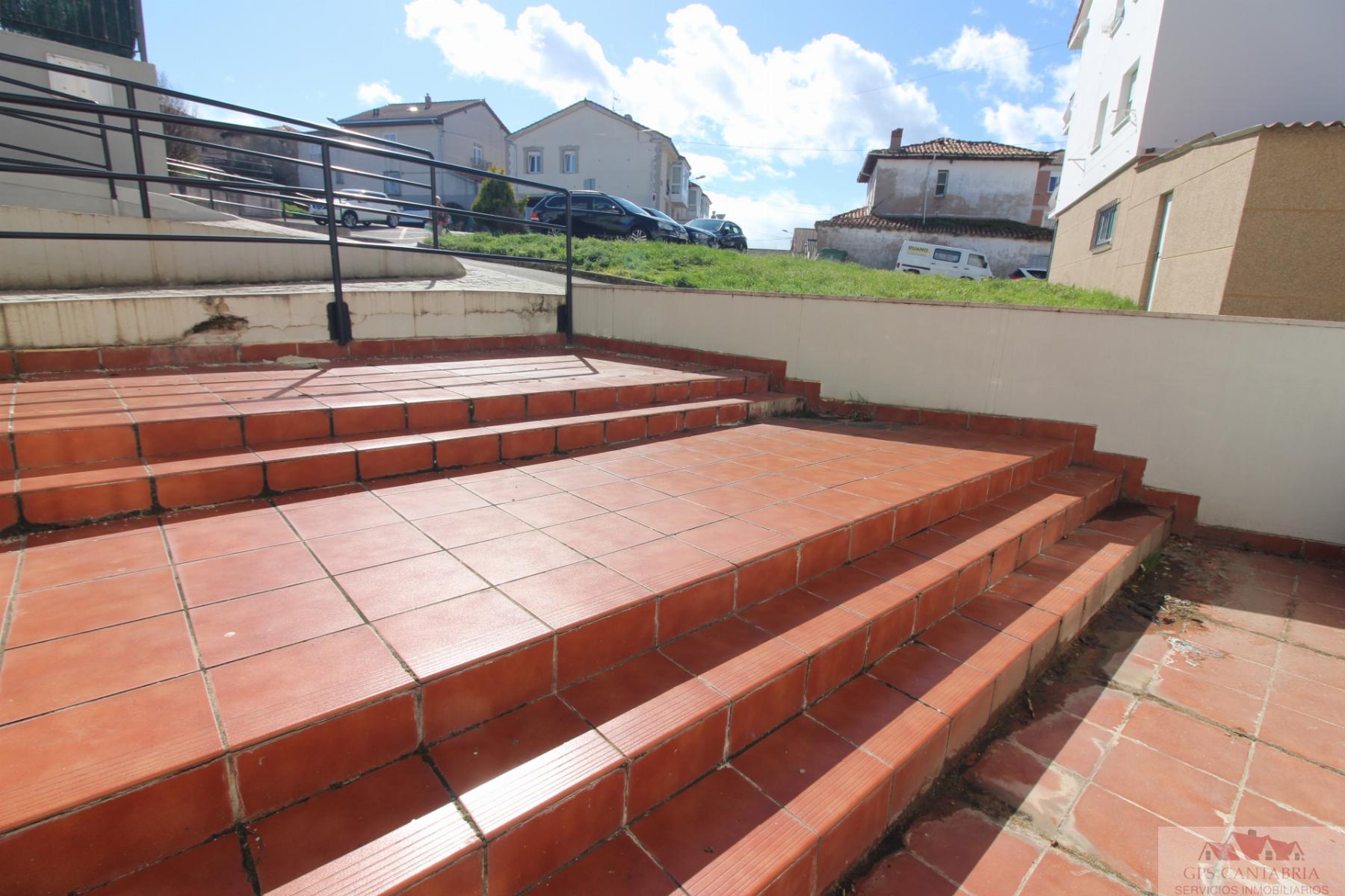 Venta de planta baja en Reinosa