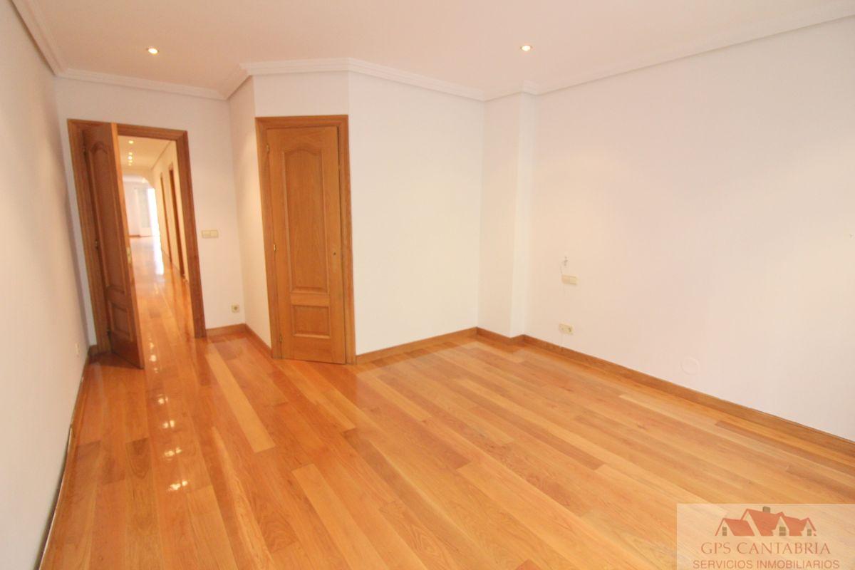 For sale of flat in Santander