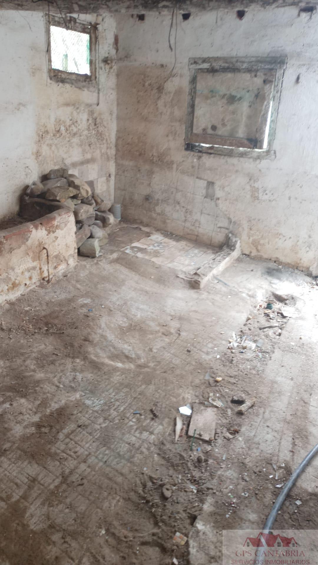 Venta de planta baja en Los Corrales de Buelna