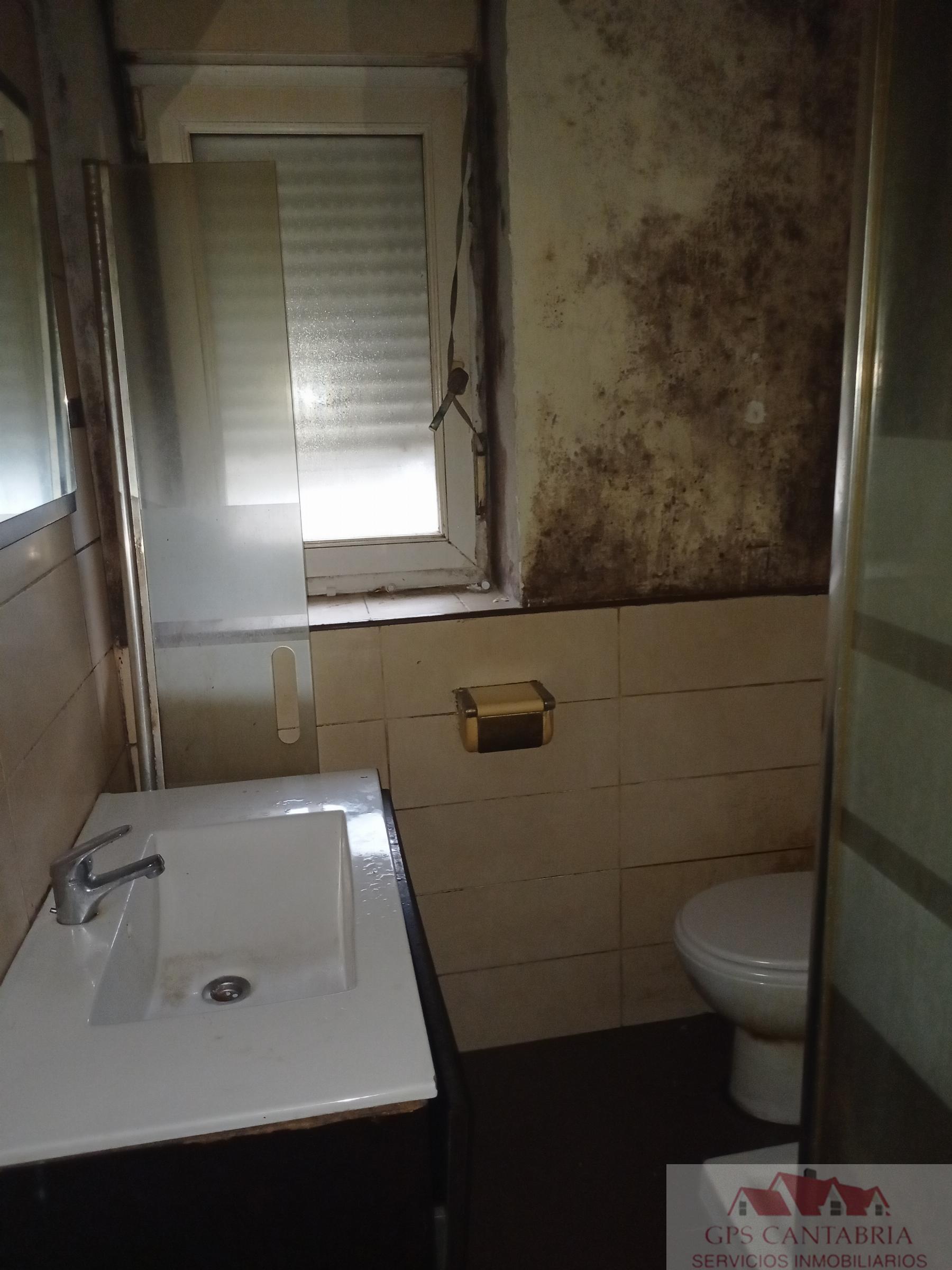 Venta de planta baja en Los Corrales de Buelna