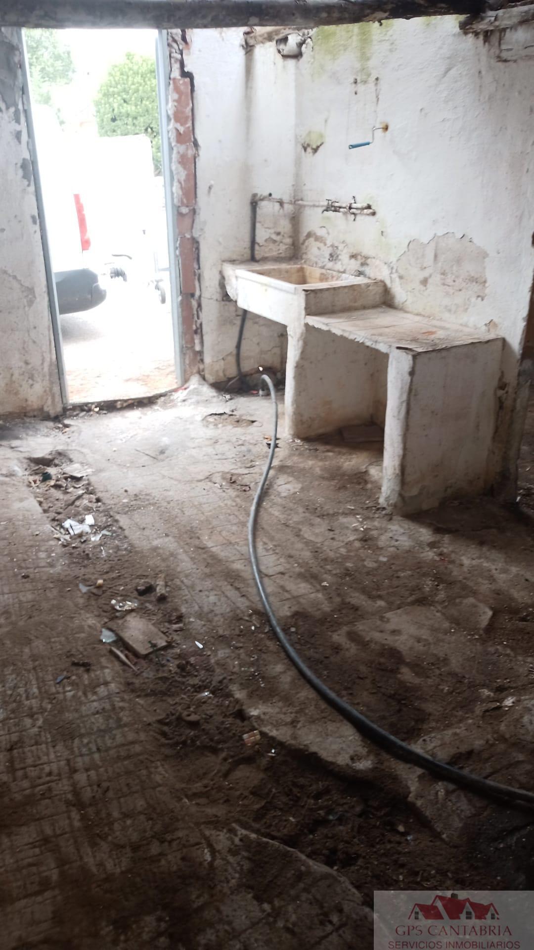 Venta de planta baja en Los Corrales de Buelna