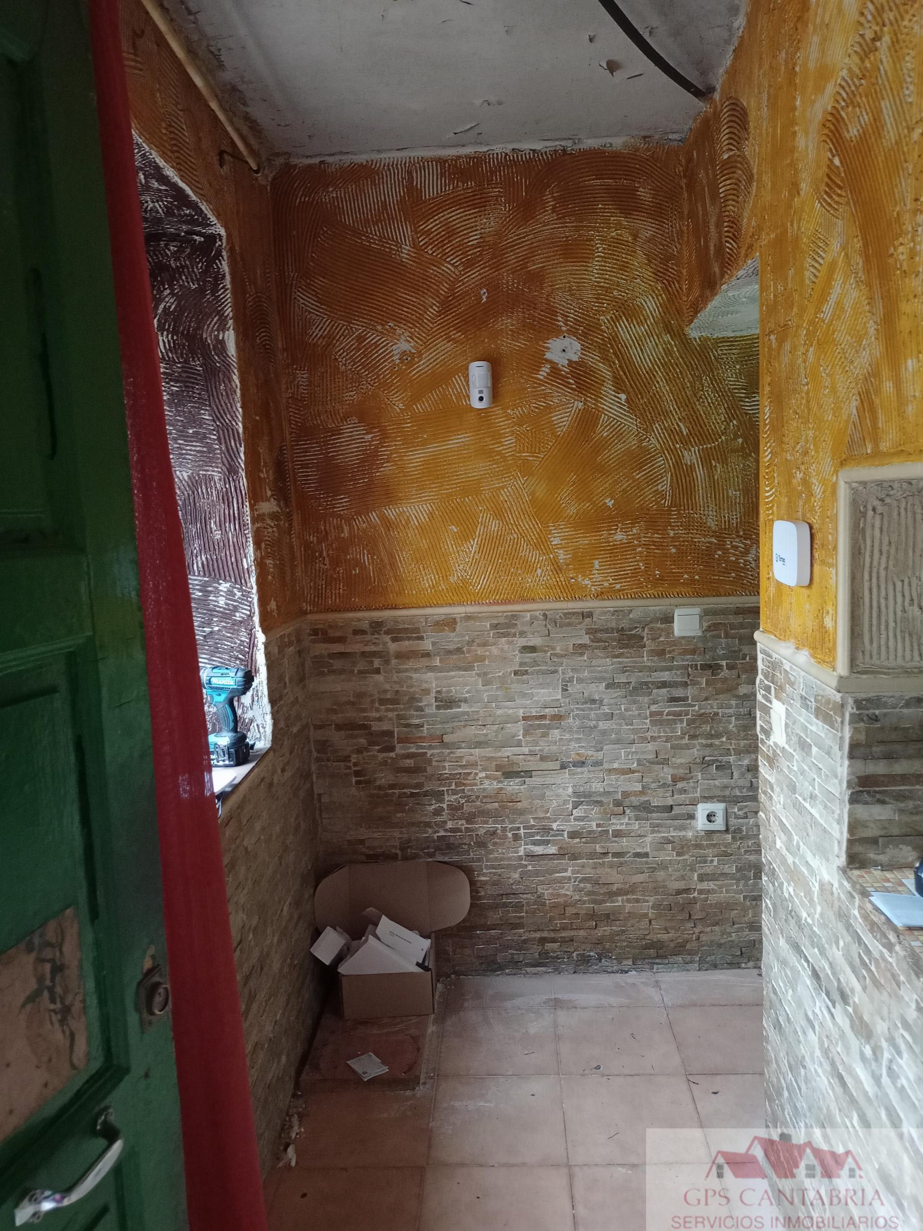 Venta de planta baja en Los Corrales de Buelna