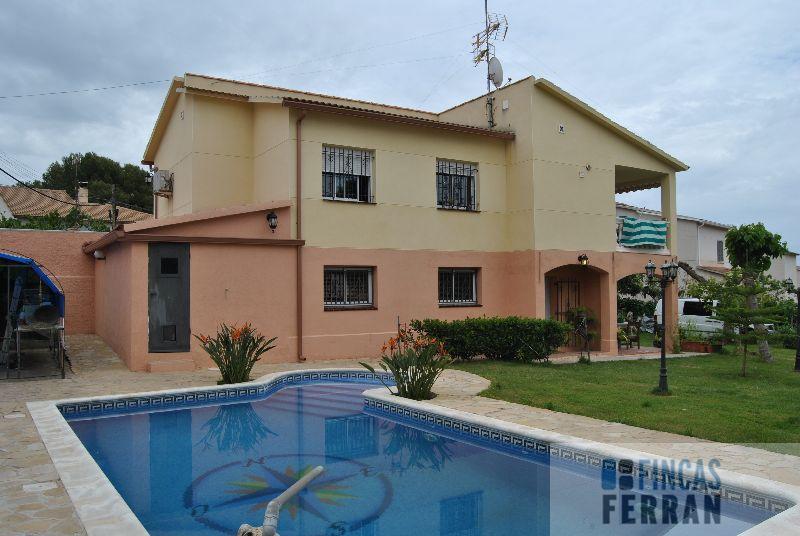For sale of house in Coma - Ruga