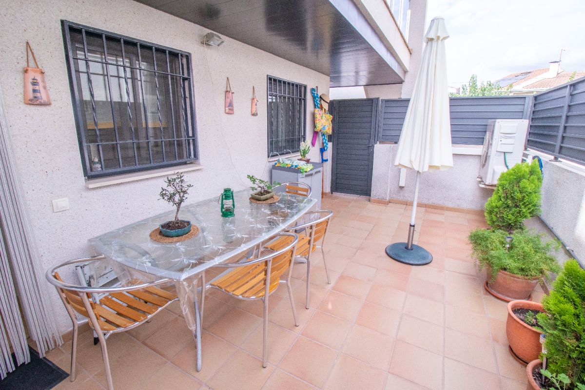 Venta de planta baja en Coma - Ruga