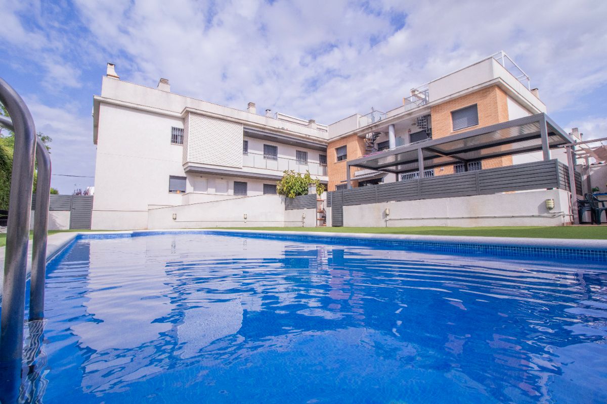 Venta de planta baja en Coma - Ruga