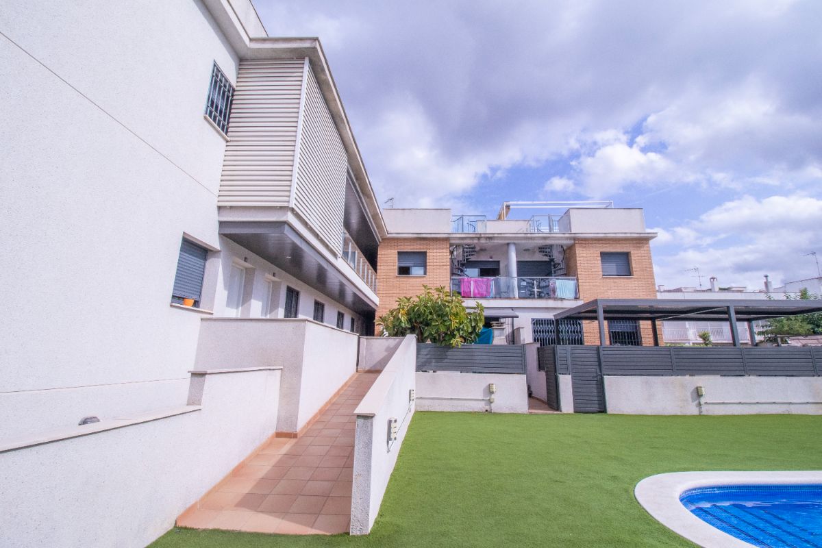 Venta de planta baja en Coma - Ruga