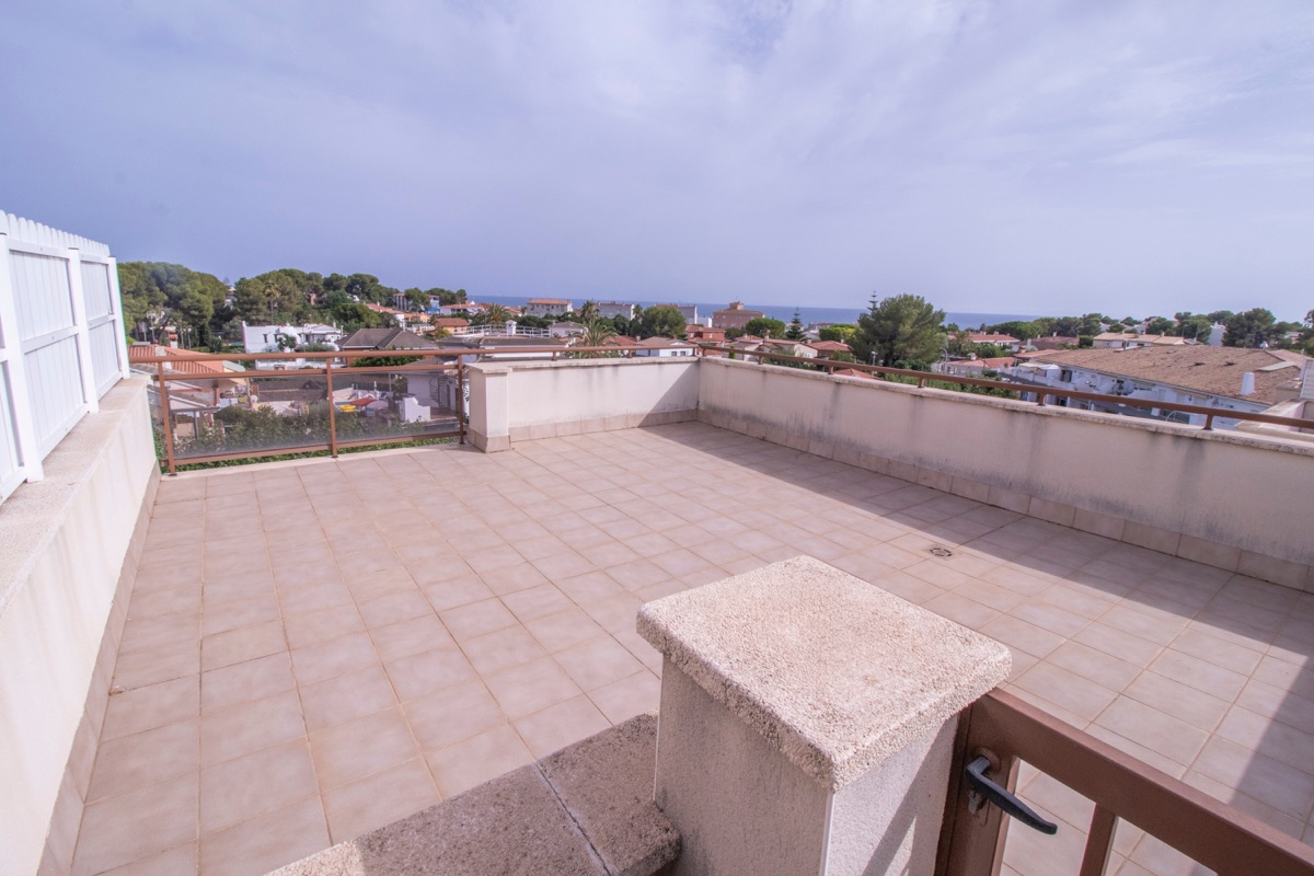 For sale of penthouse in Coma - Ruga