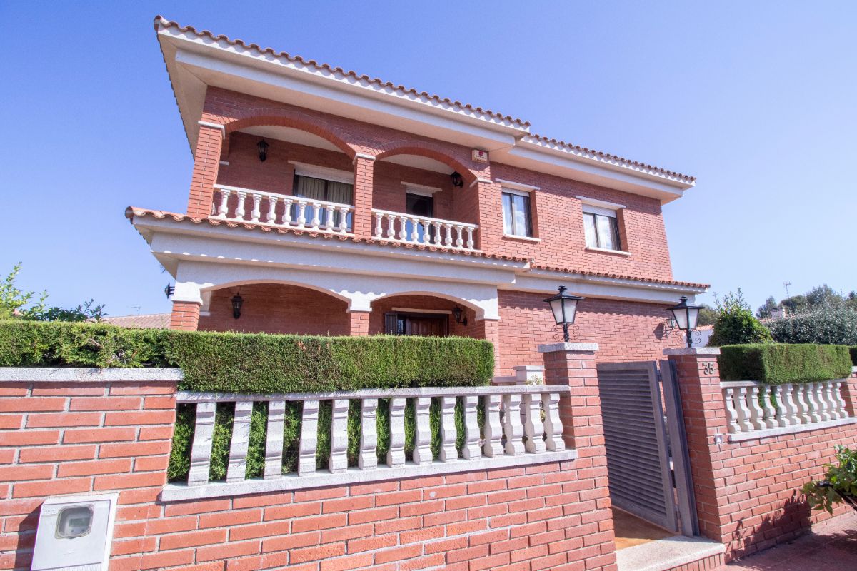 Venta de casa en Coma - Ruga