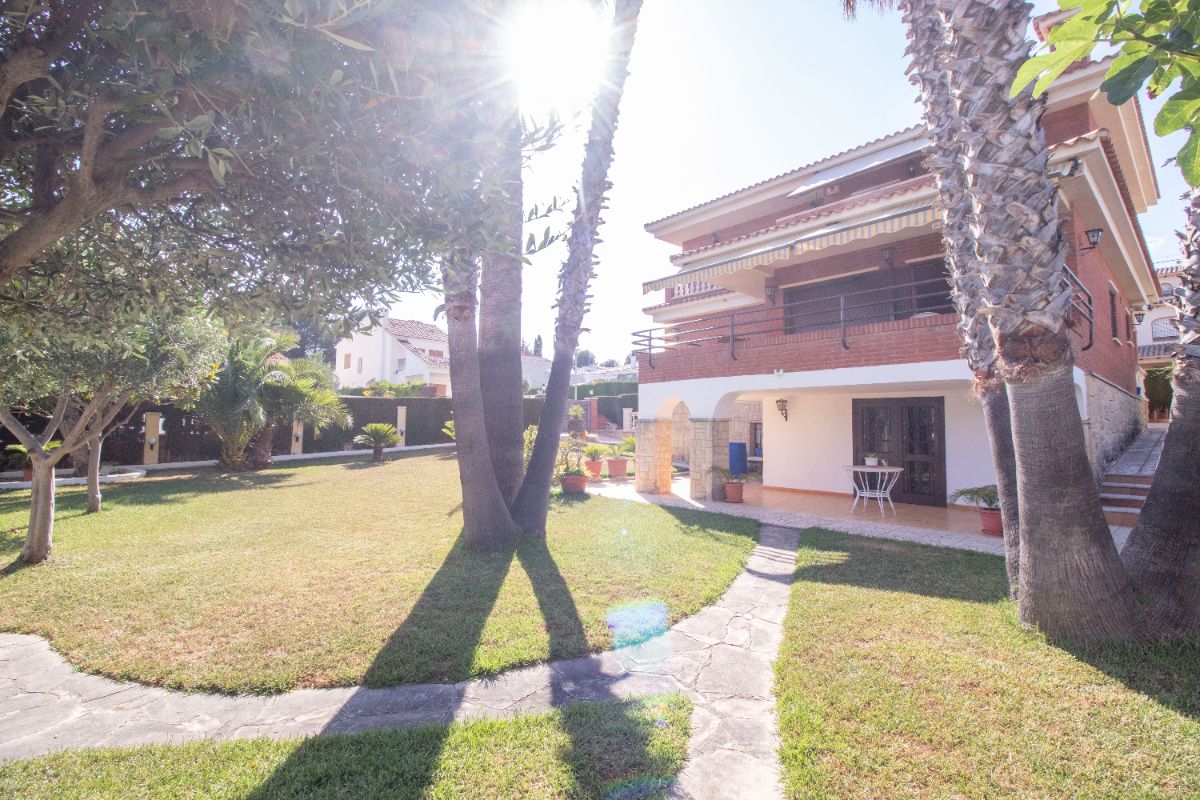 Venta de casa en Coma - Ruga