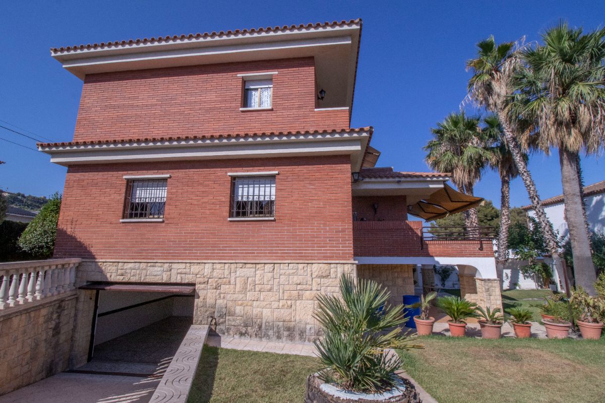 Venta de casa en Coma - Ruga