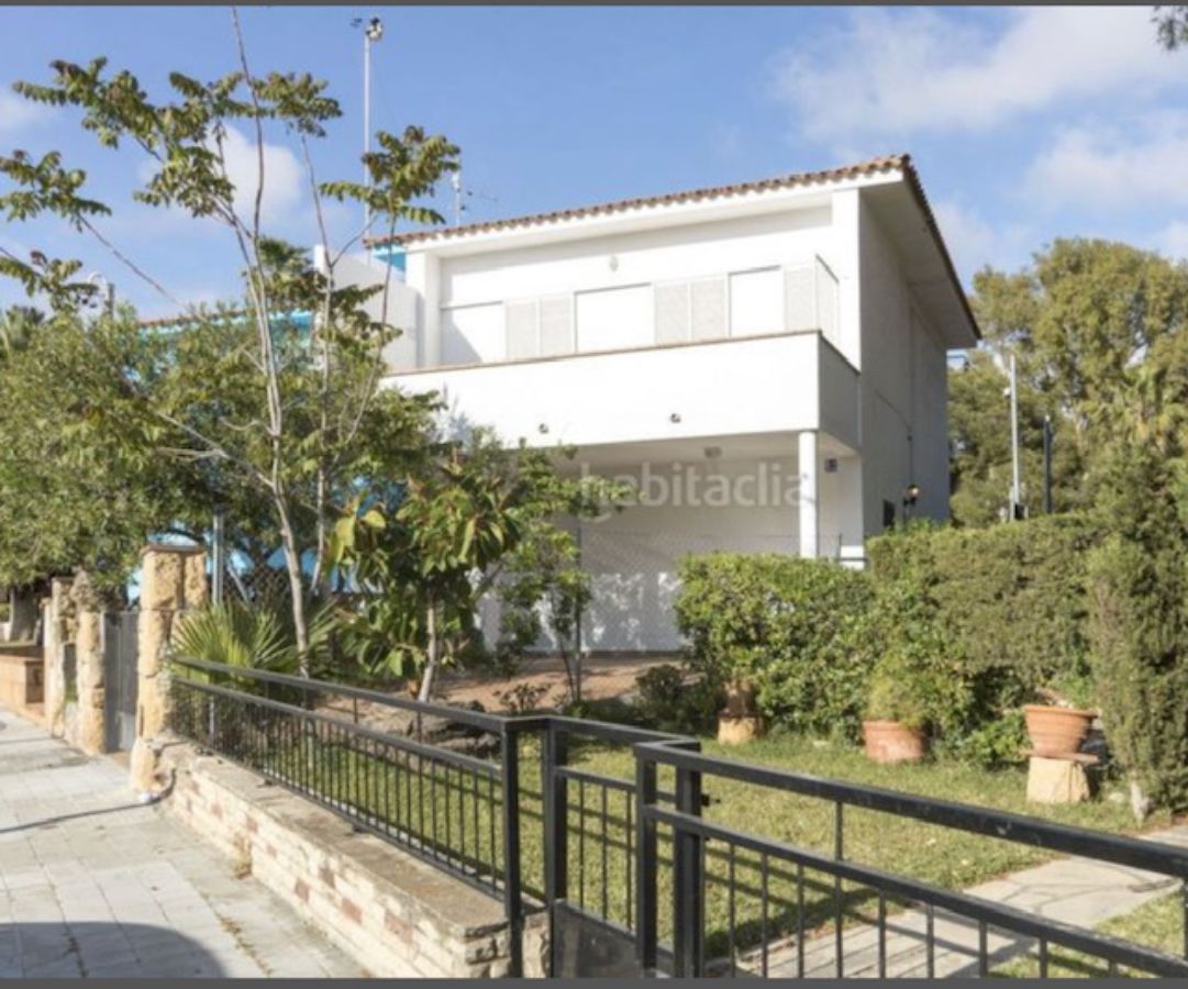 For sale of house in Coma - Ruga