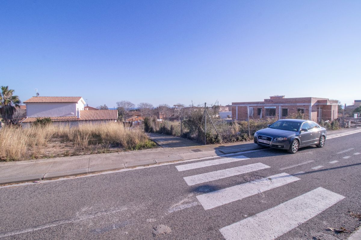 For sale of land in Calafell