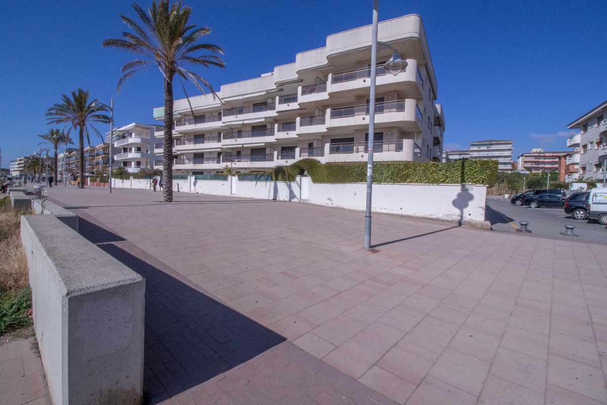 Venta de planta baja en Coma - Ruga