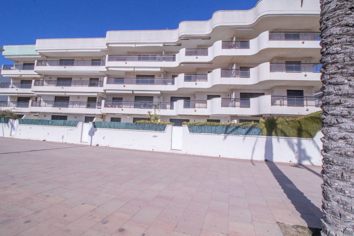 Venta de planta baja en Coma - Ruga