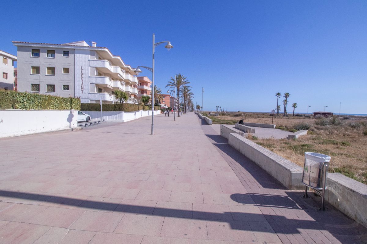 Venta de planta baja en Coma - Ruga