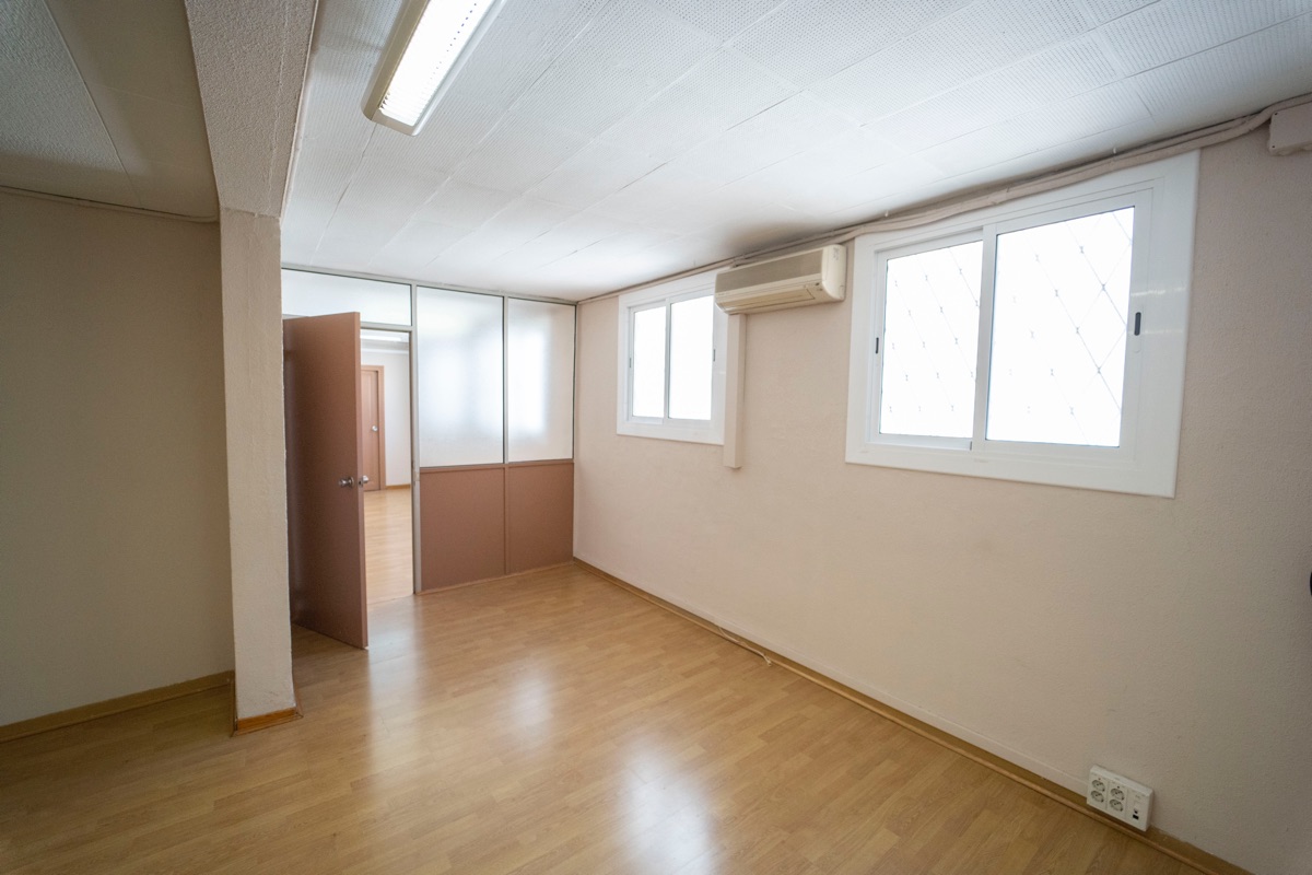 For rent of office in Barcelona