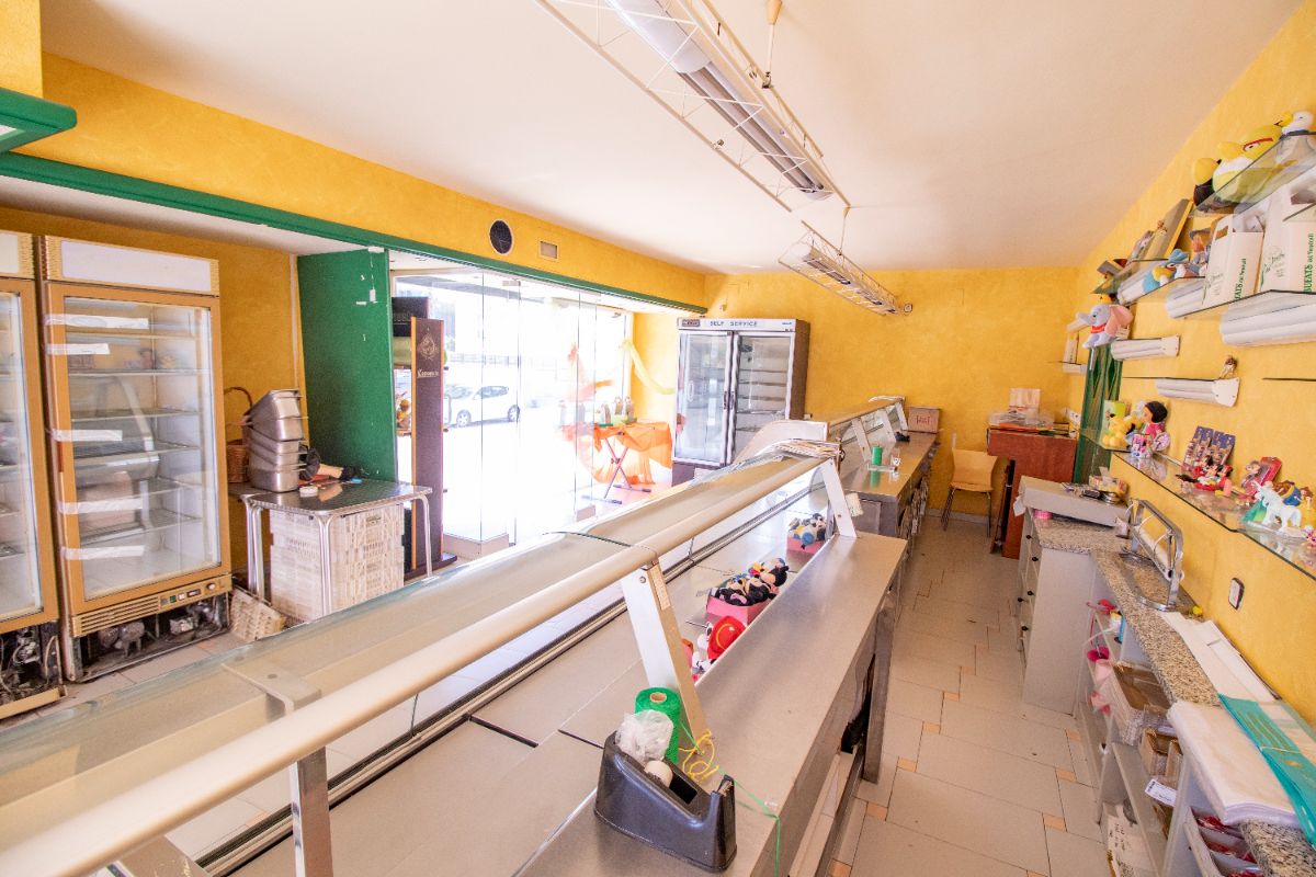 Venda de local comercial a Coma - Ruga