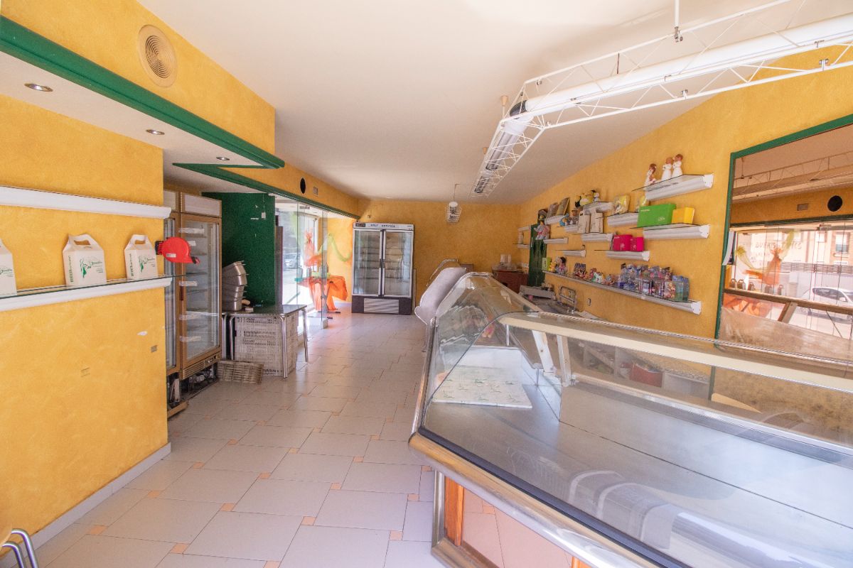Venda de local comercial a Coma - Ruga