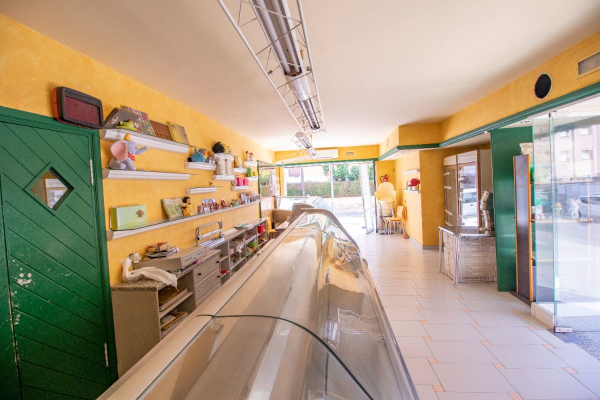 Venda de local comercial a Coma - Ruga