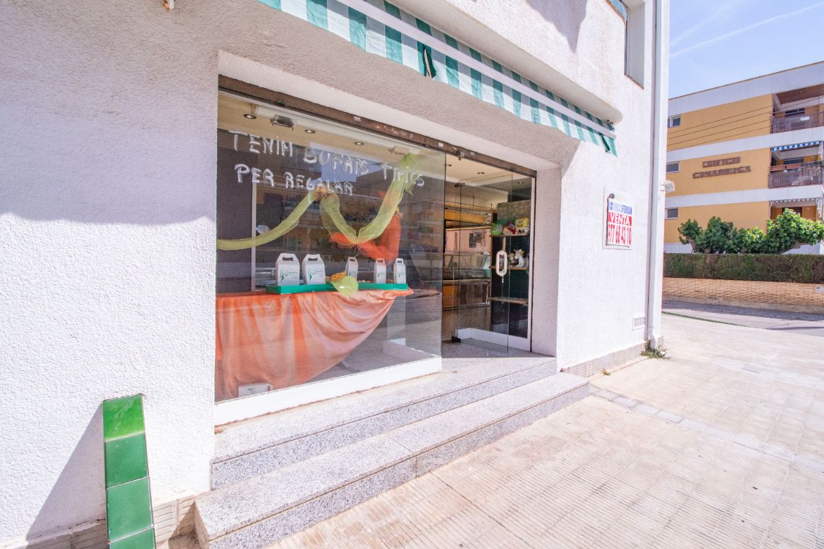 Venda de local comercial a Coma - Ruga
