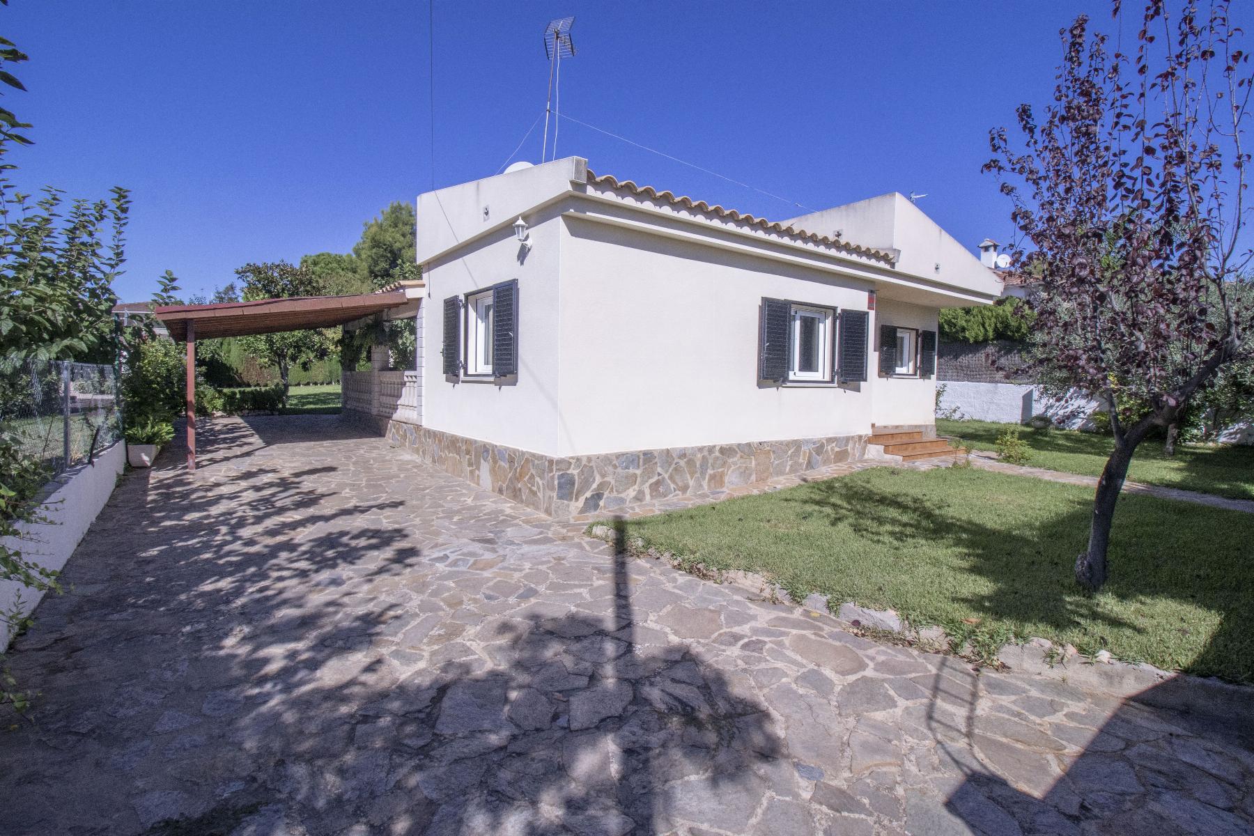 For sale of house in Coma - Ruga