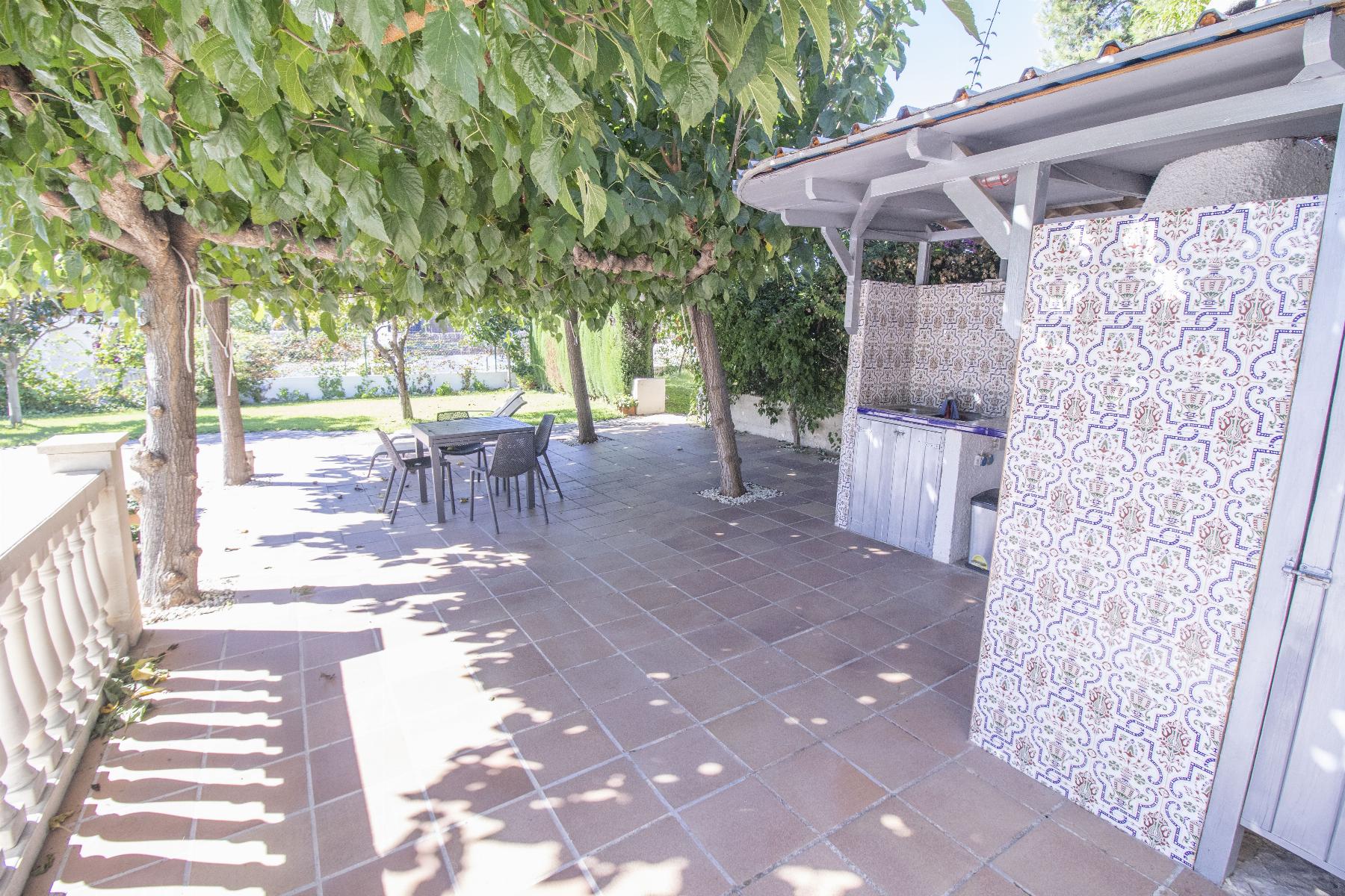 For sale of house in Coma - Ruga