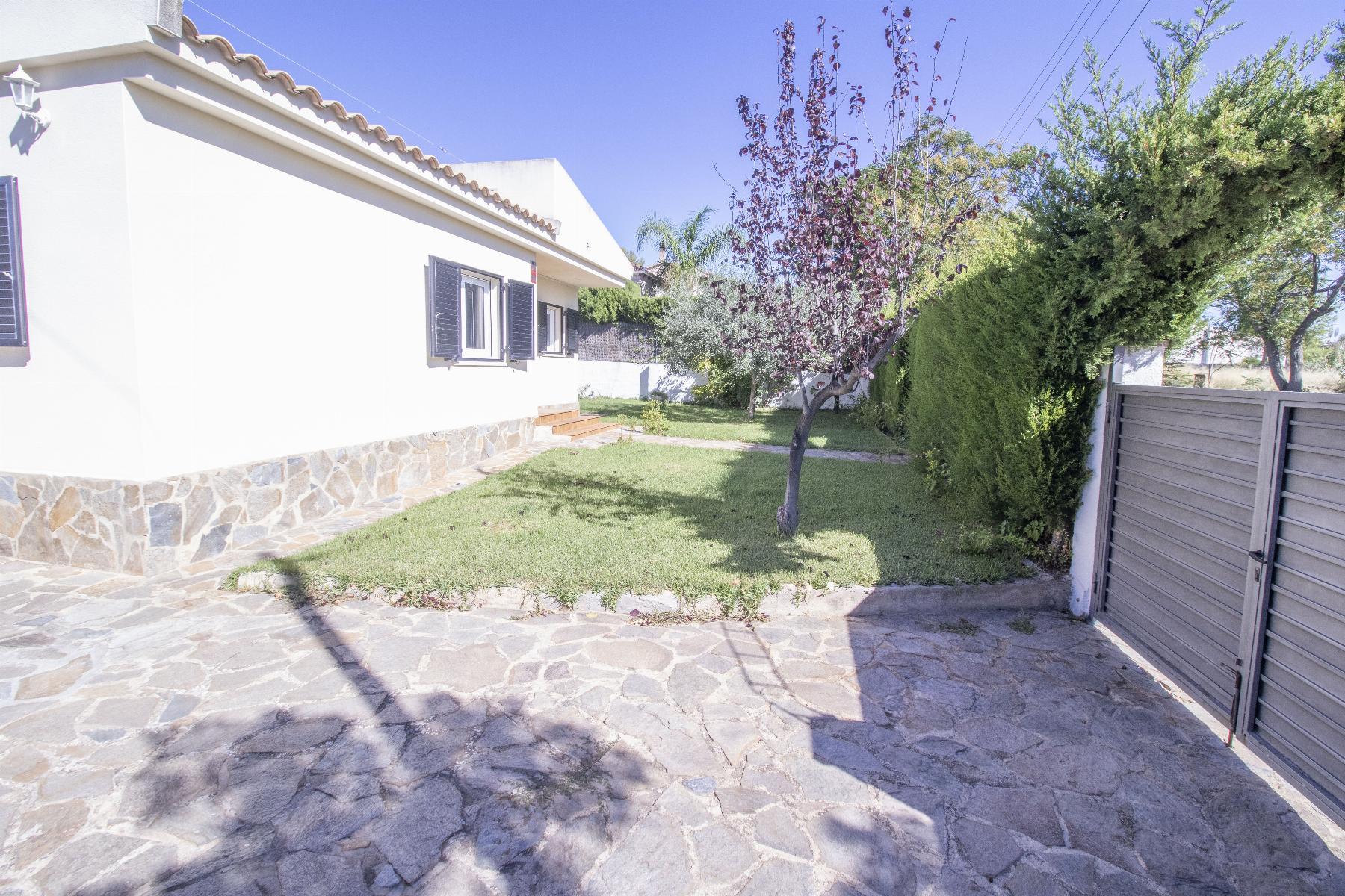 For sale of house in Coma - Ruga