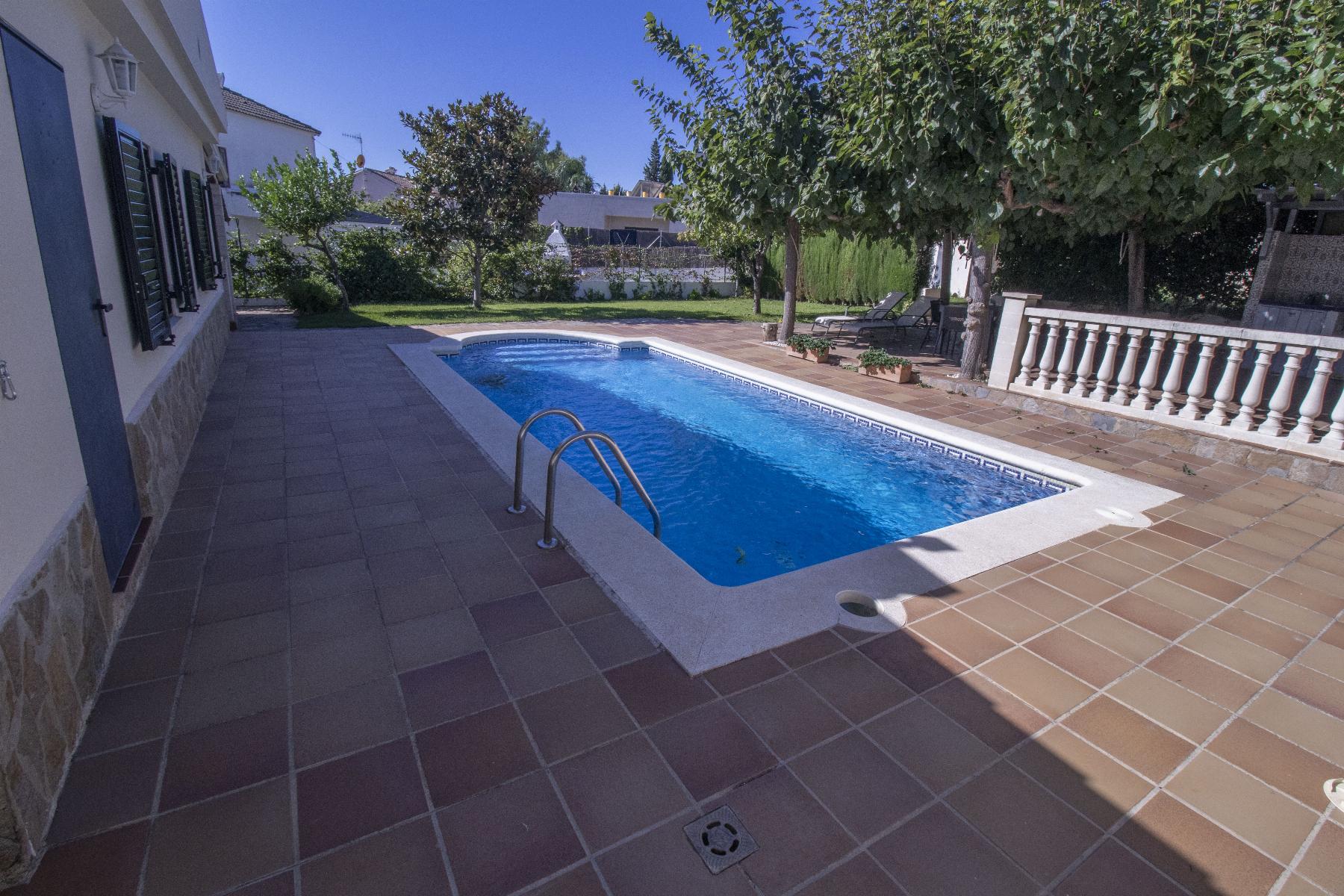 For sale of house in Coma - Ruga