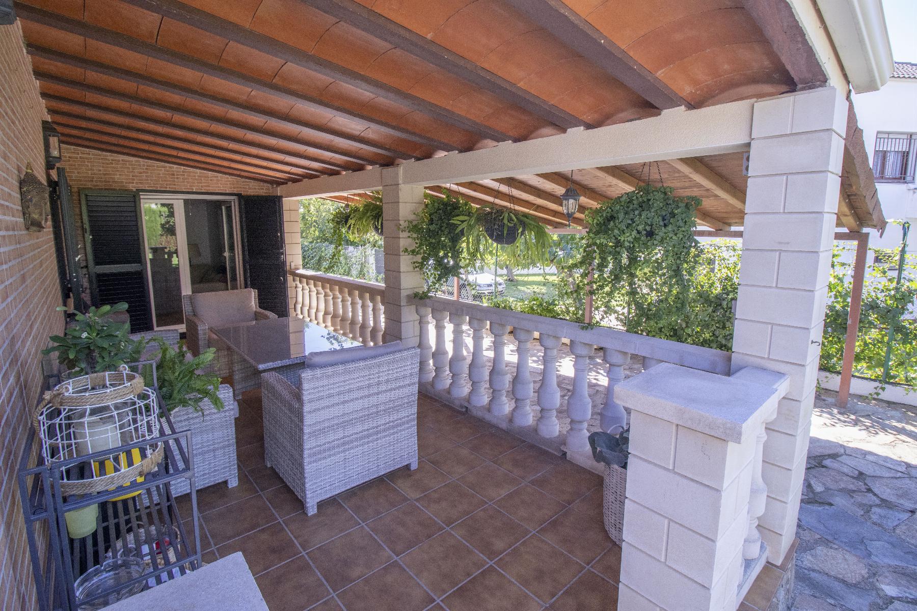 For sale of house in Coma - Ruga