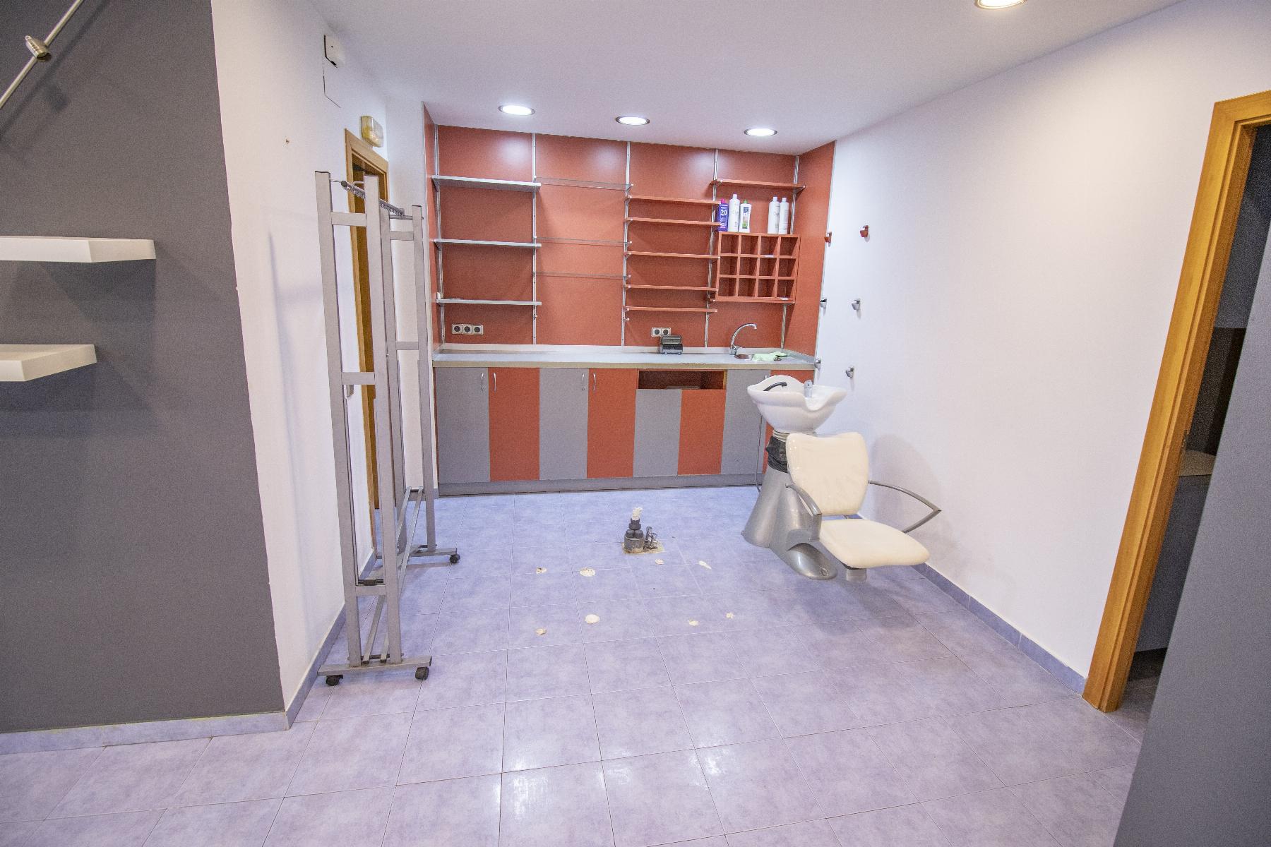 For sale of commercial in Coma - Ruga