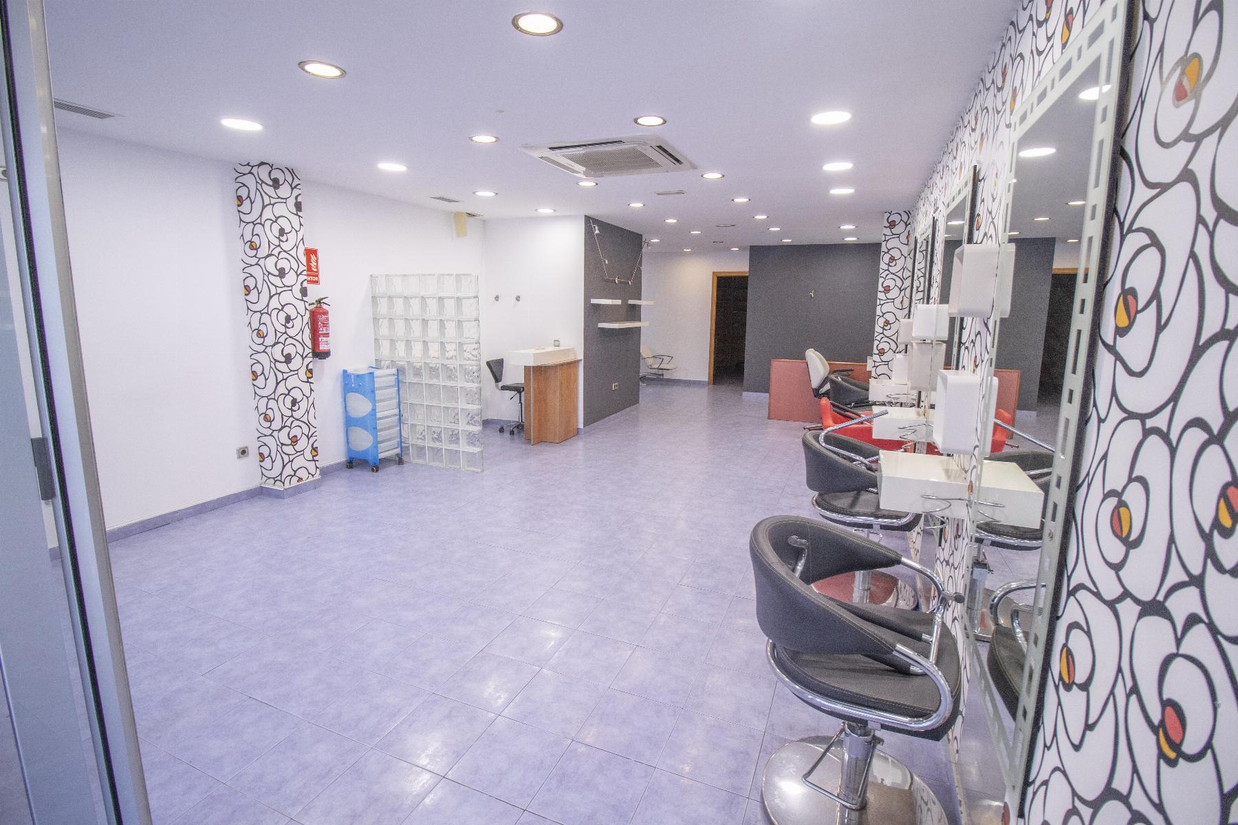 For sale of commercial in Coma - Ruga