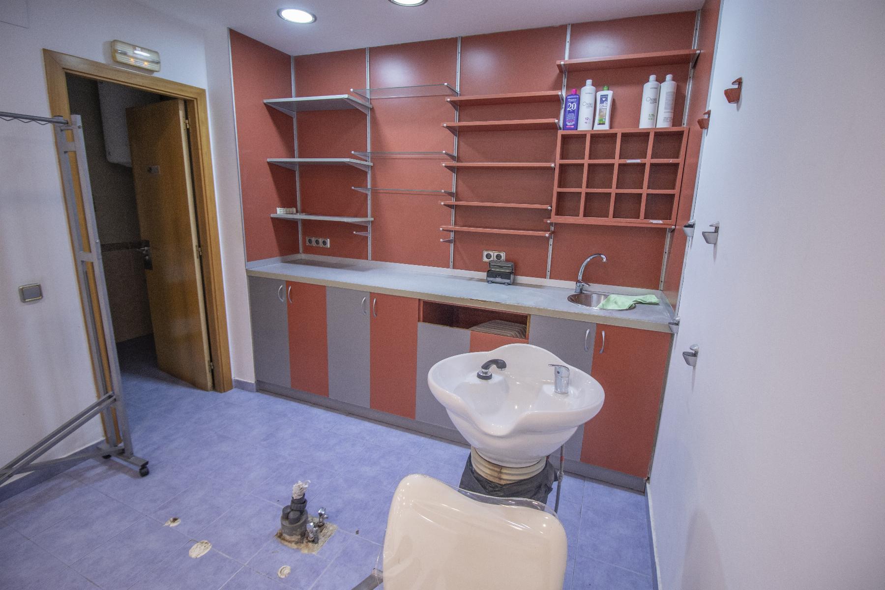 For sale of commercial in Coma - Ruga