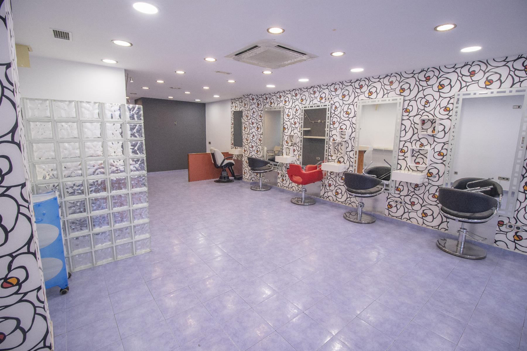 For sale of commercial in Coma - Ruga