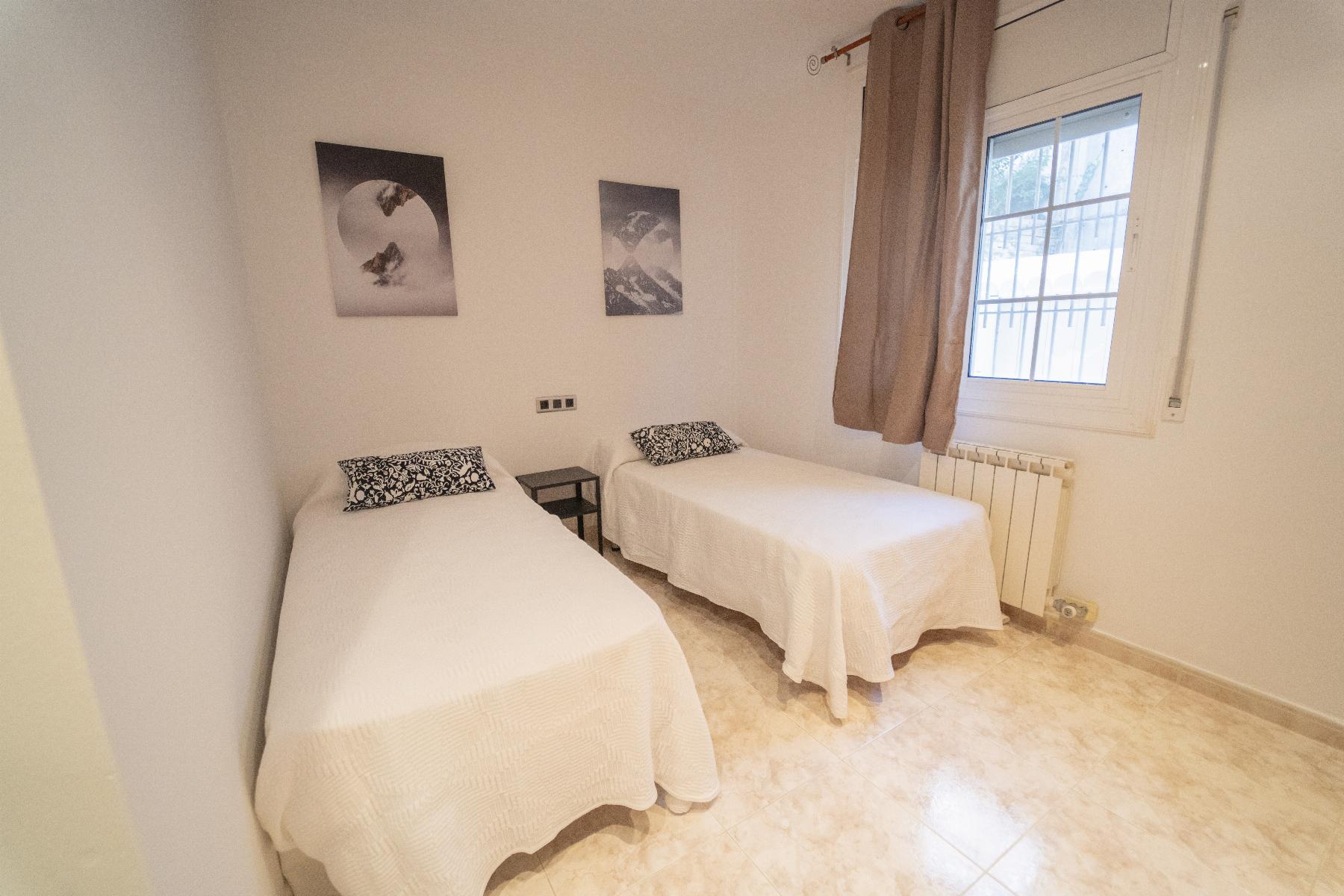 For sale of ground floor in Coma - Ruga