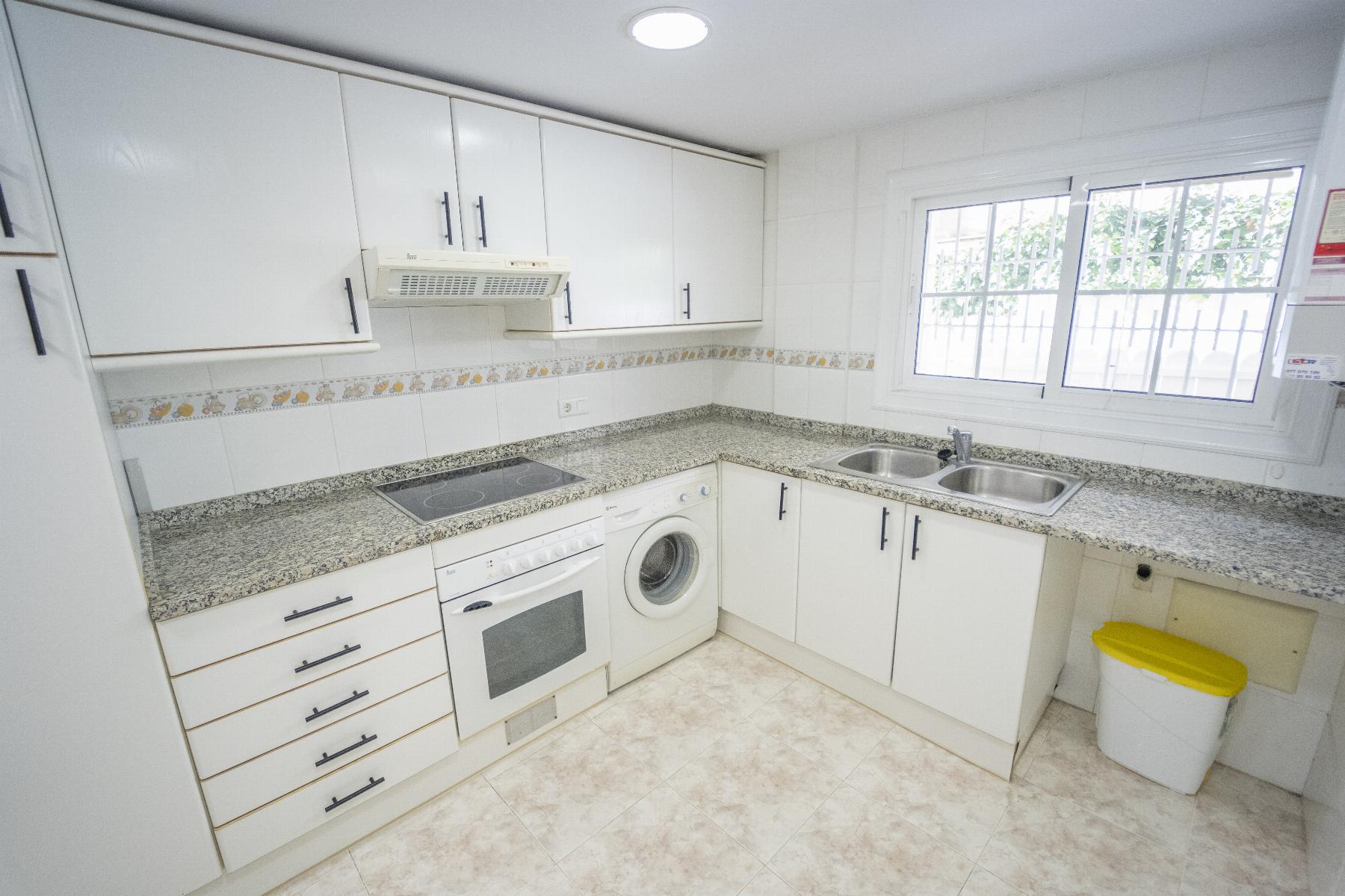 For sale of ground floor in Coma - Ruga