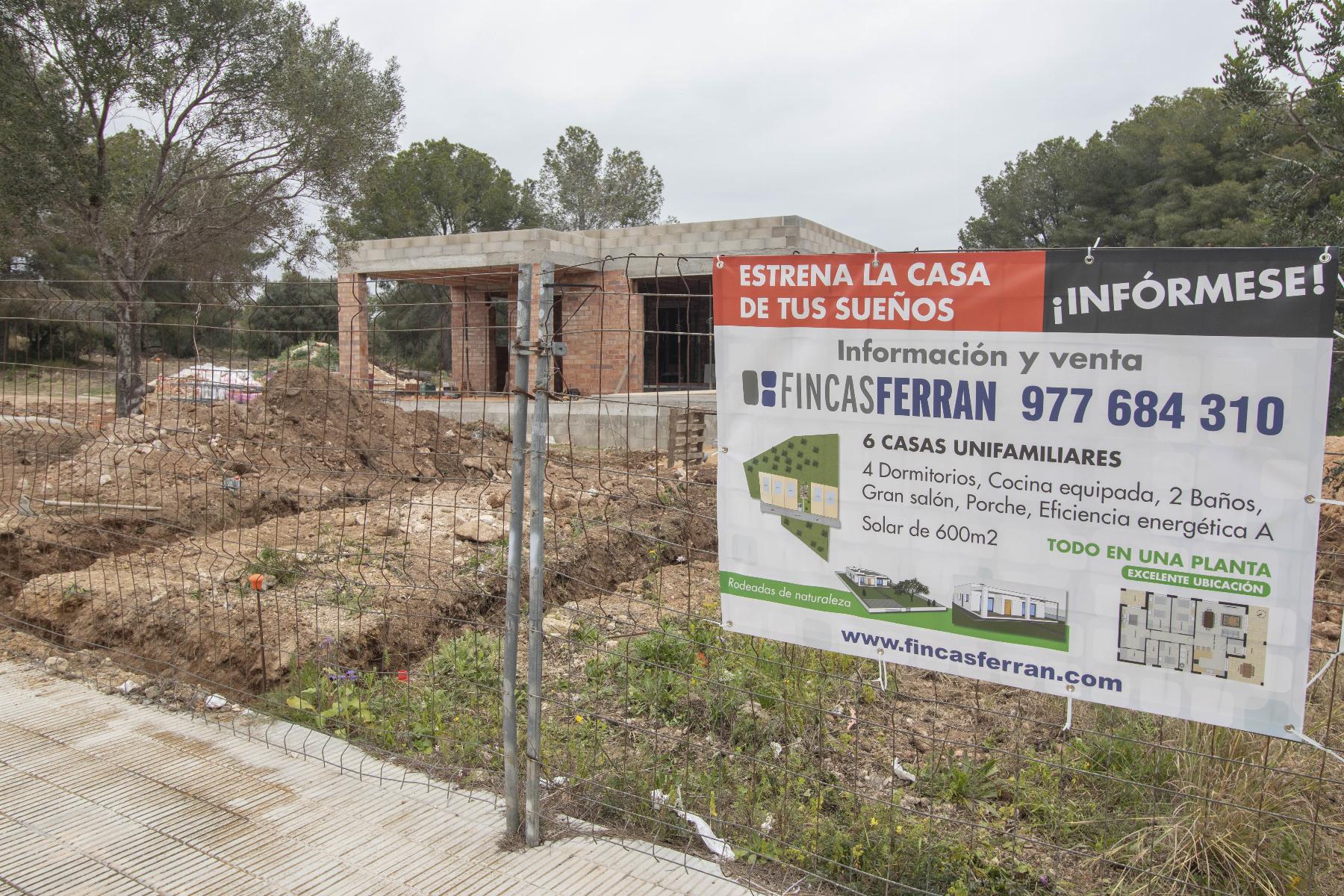 For sale of house in Coma - Ruga