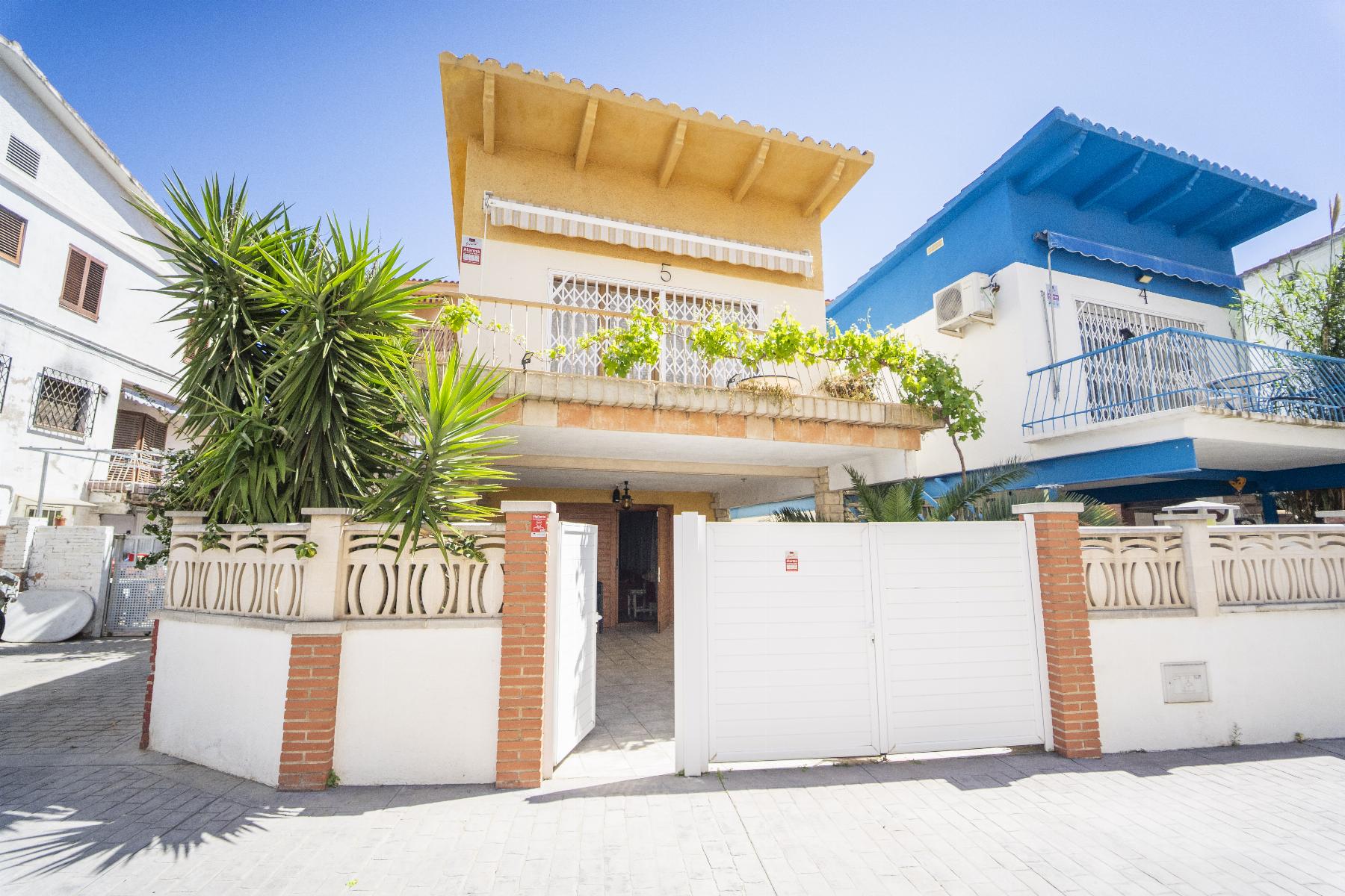 For sale of house in Coma - Ruga
