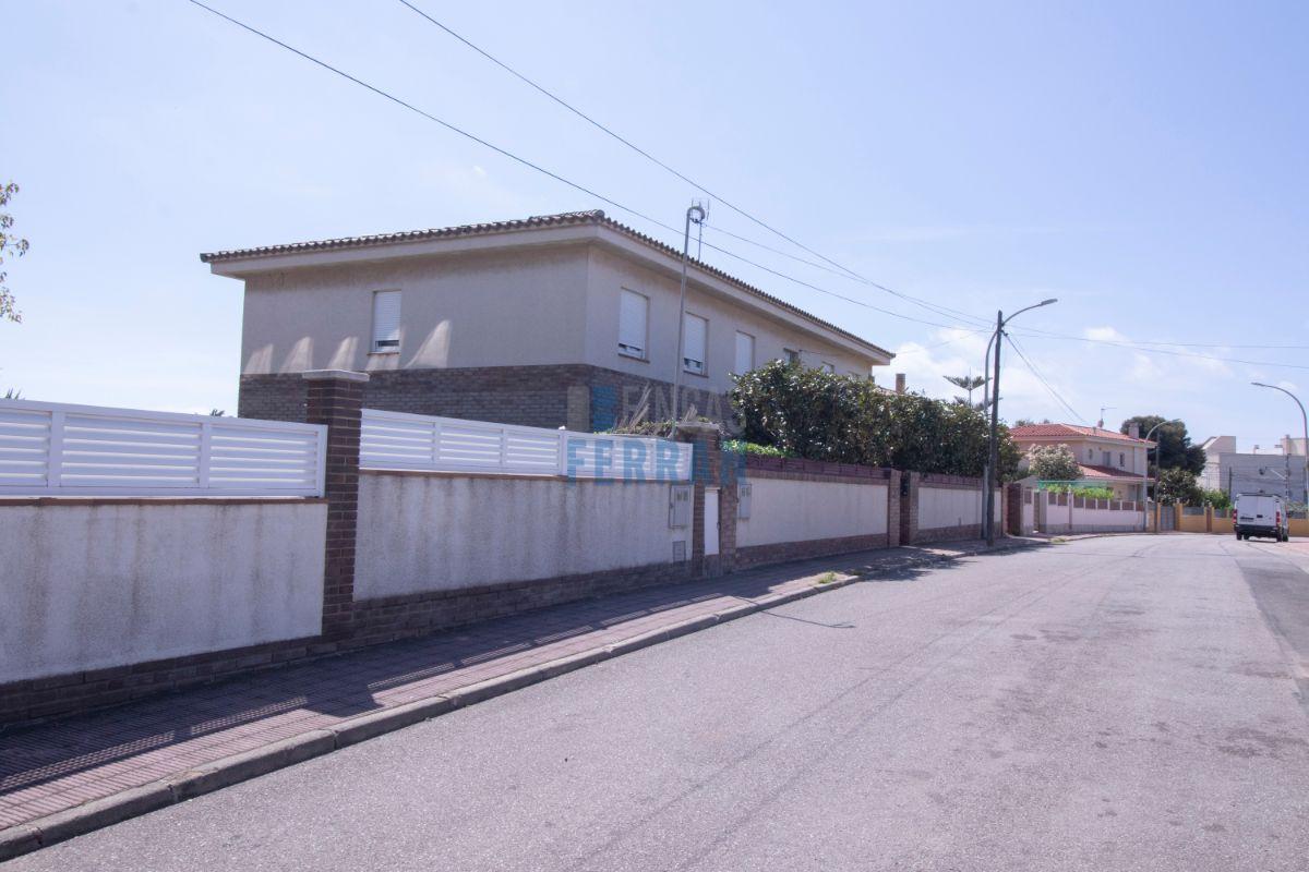 For sale of house in Coma - Ruga