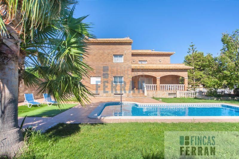For sale of house in Coma - Ruga