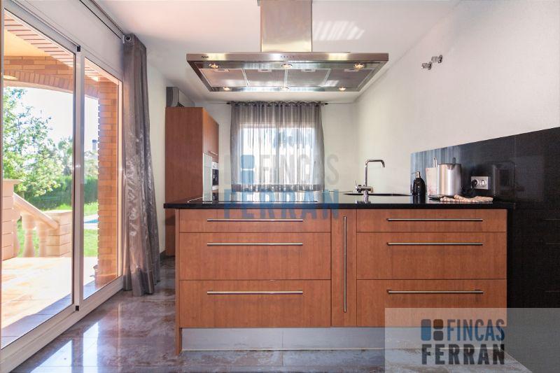 For sale of house in Coma - Ruga