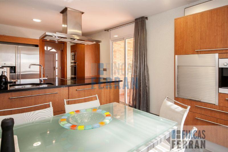 For sale of house in Coma - Ruga