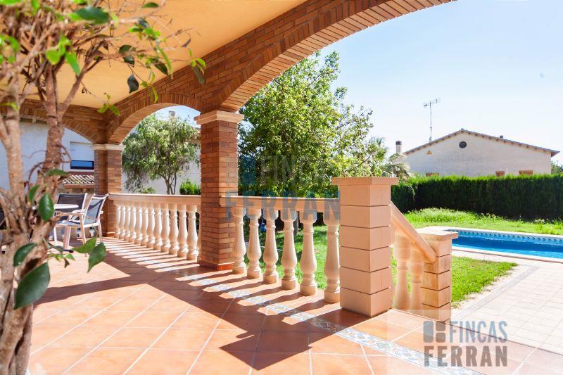 For sale of house in Coma - Ruga