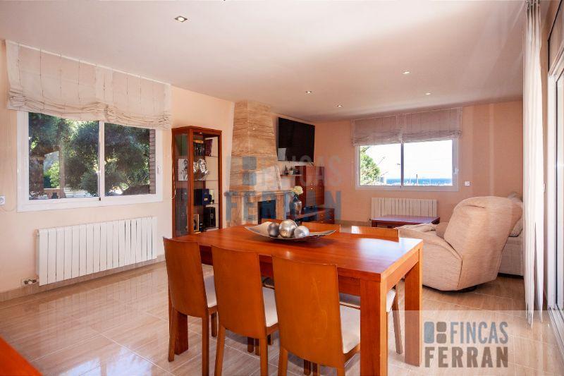 For sale of house in Coma - Ruga