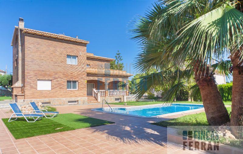For sale of house in Coma - Ruga